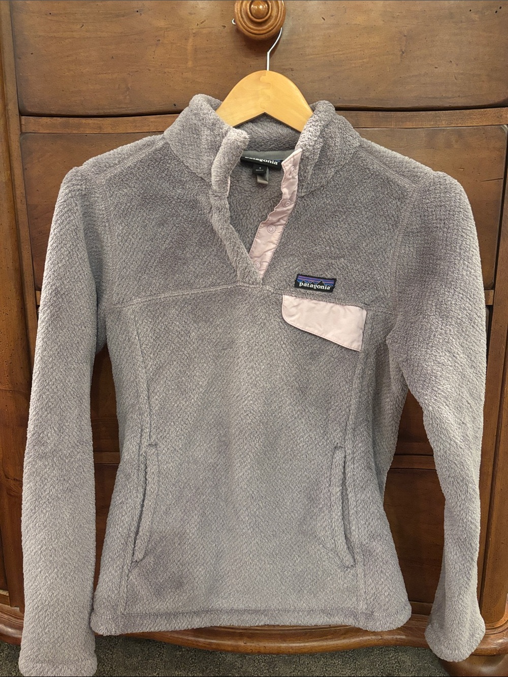 Patagonia Women’s Light Gray Cowl Pullover with Chest Pocket